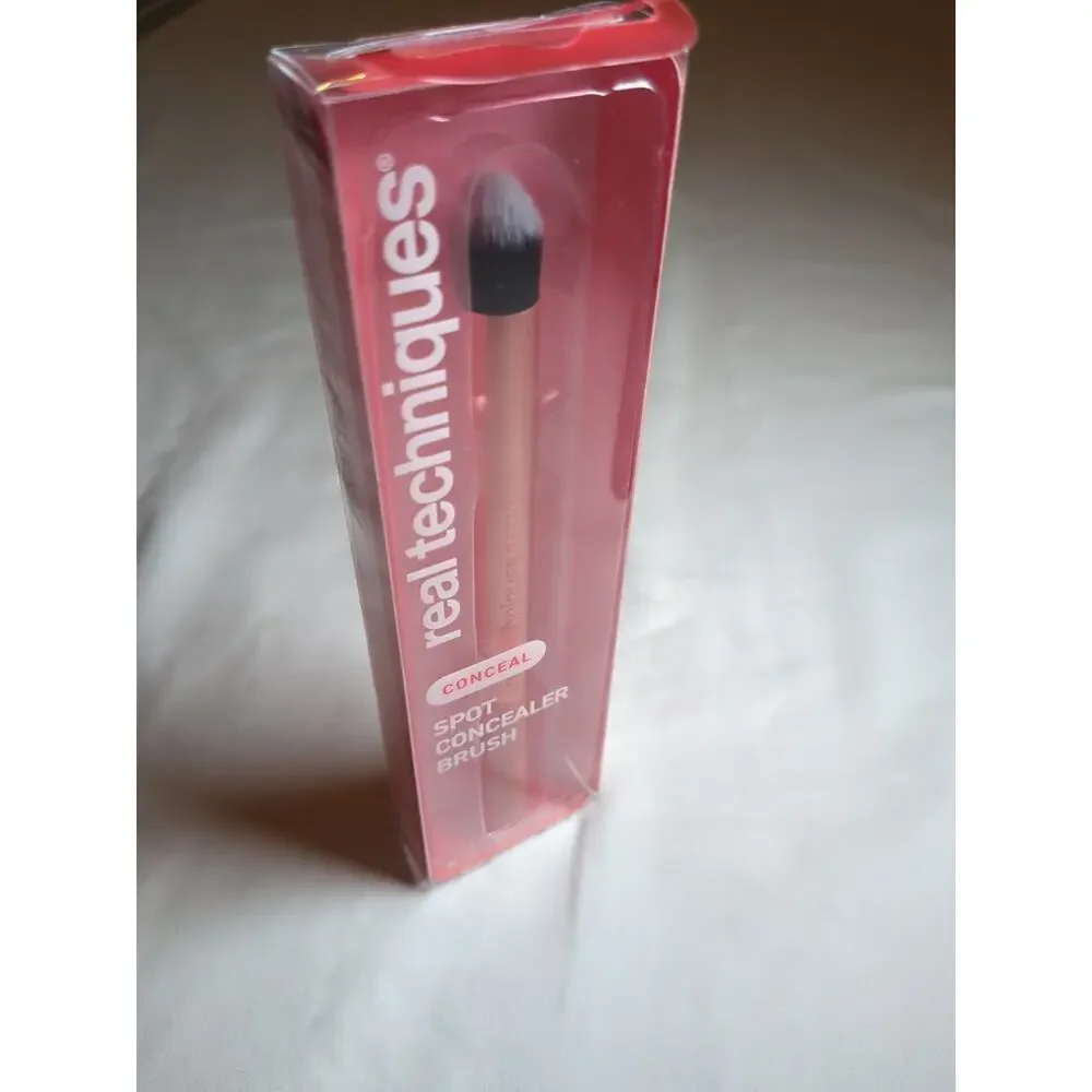 Real Techniques Spot Concealer Brush, Conceal Makeup Formulas Liquid & Cream New
